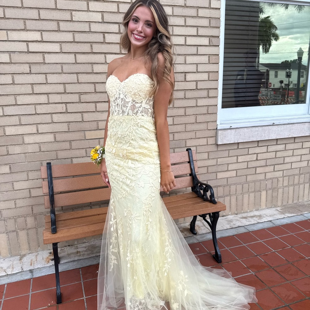 Sherri Hill prom dress size 4 yellow